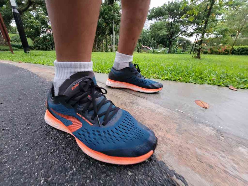 Decathlon KIPRUN KSLight running shoe and kit review ShaunChng