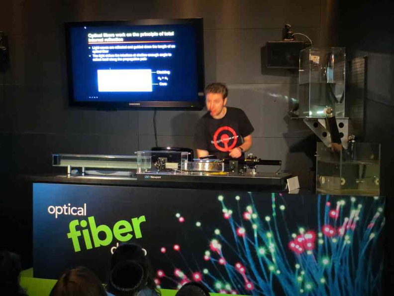 Optical fiber working demonstration