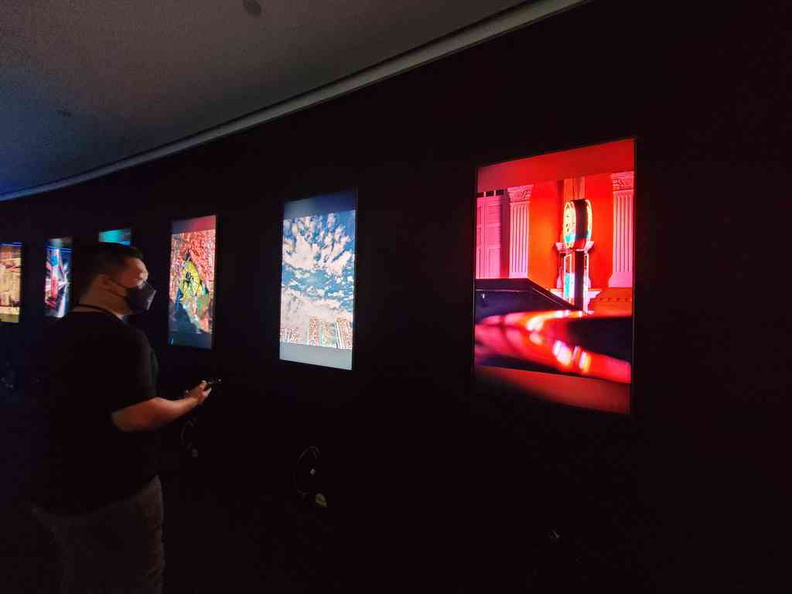 Digital board photo slideshows Sleepless in SG by Samsung Singapore