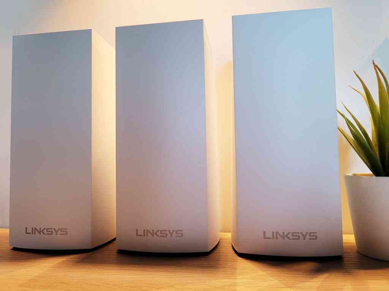 The Linksys AX5400 Atlas Pro 6 MX5500 base unit as part of the MX5503 3-node package