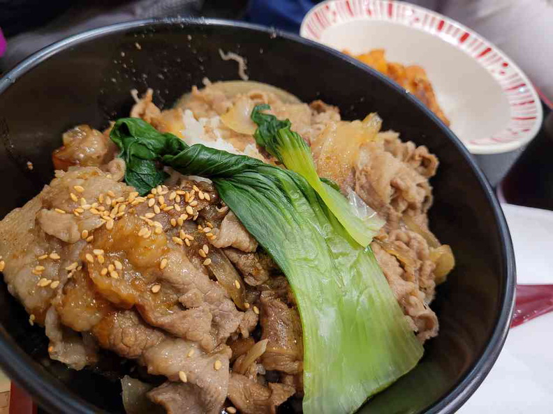 Sukiya Gyudon/Beef Yakiniku Combination Bowl M size $9.90