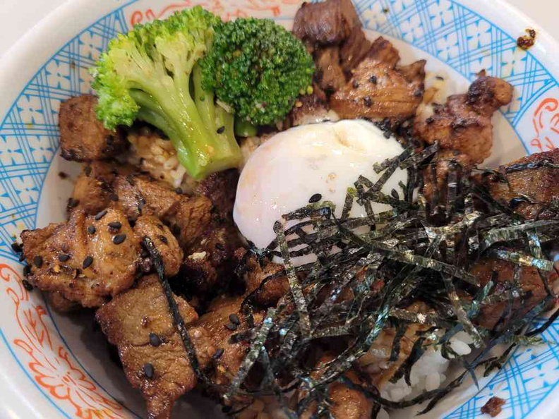 Beef cube bowl ($18.90) is quite a hearty pleasant offering, albeit quite a pricey one too