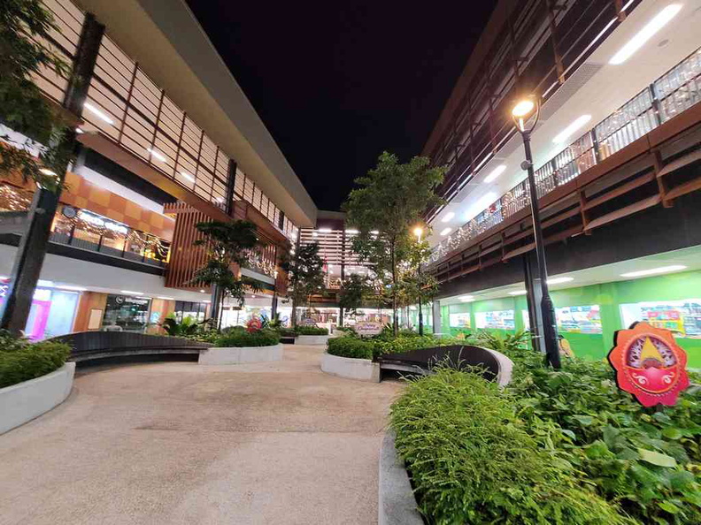 The central courtyard at Northshore Plaza 1