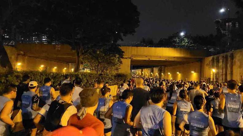The horde of runners through the underground tunnel near Nicoll highway