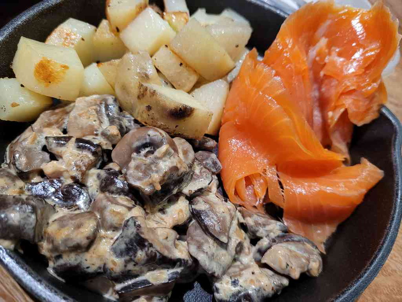 Wursthans Switzerland smoke salmon pan, paired with potatos and mushrooms. A recommended sides combination