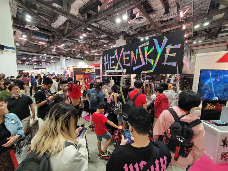 Stores and general sales booth areas on the ground floor hall, an example with Hexenskye store with cosplay goods