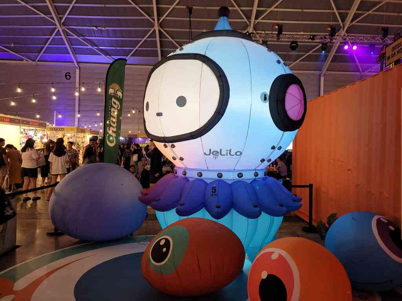 Artbox 2023 Singapore Expo Inflatable balloon sculptures littered around the event floor