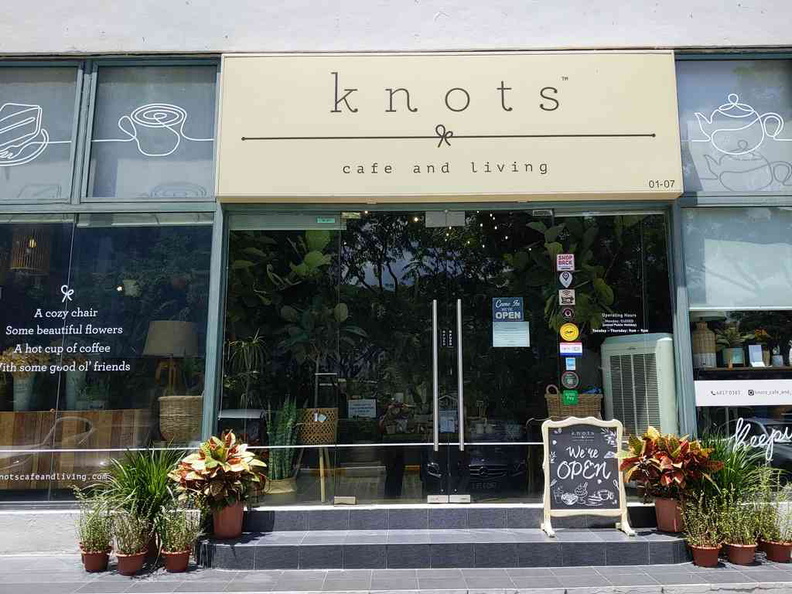 Knots restaurant entrance