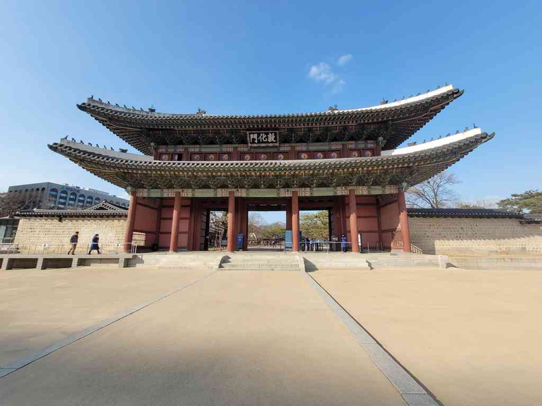 Changgyeonggung palace Donhwamun Gate