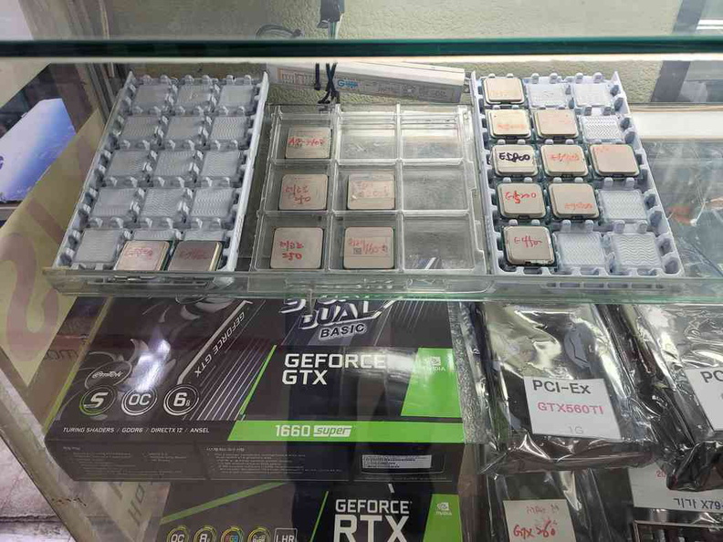 Mix of new and second hand CPU Processors and RAM available on sale at Seoul Yongsan Electronics