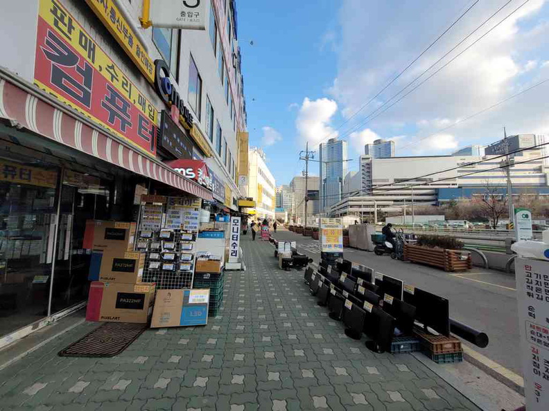 Streets of PC parts on sale on a chill weekday afternoon at Seoul Yongsan Electronics