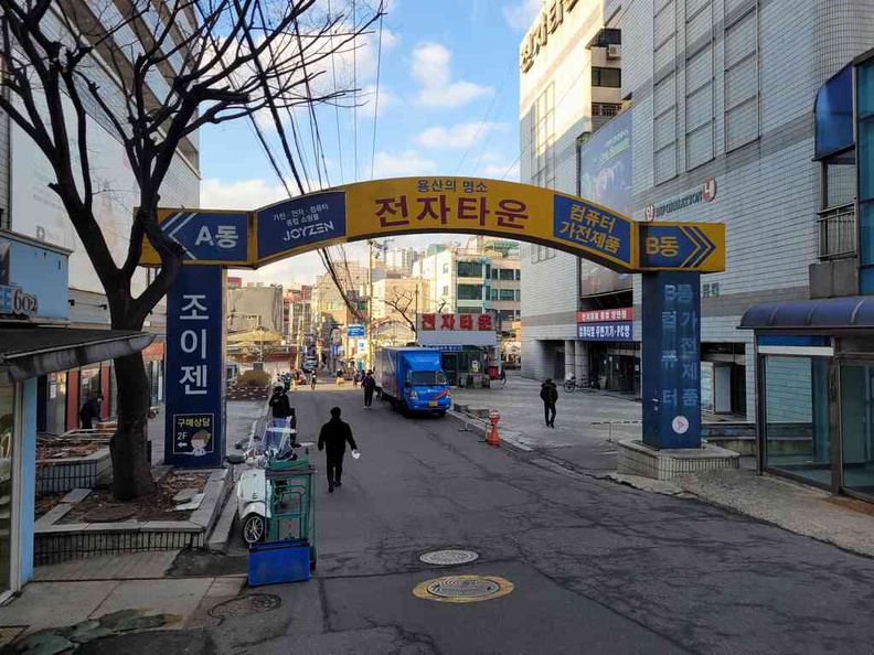 The working section of Yongsan electronics street, with mostly distribution centers and service centers