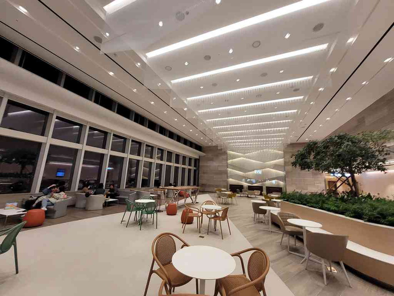 Common areas at the entrance of the Lotte world tower Sky31 food court