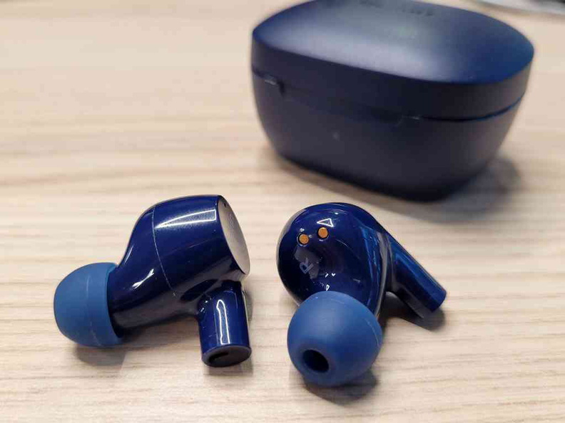 Lets take alook at the Belkin SoundForm Rise Wireless Earbuds with a review today.