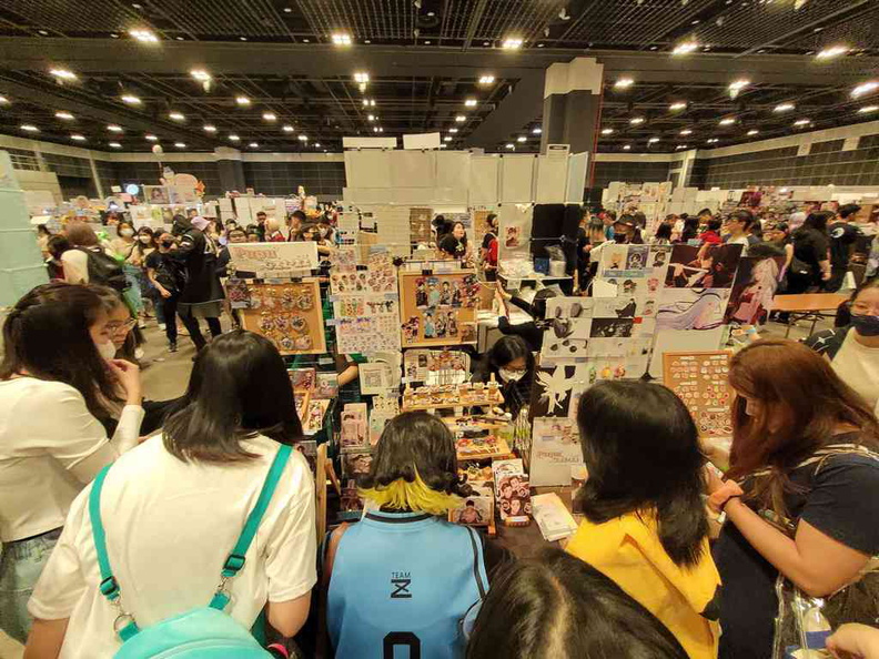 Popular shops hawking trinkets here at the showfloor of Doujin Market.