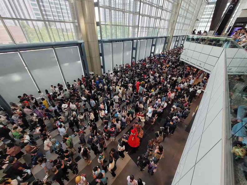 Massive Day 1 Saturday queues snaking at the convention center third floor