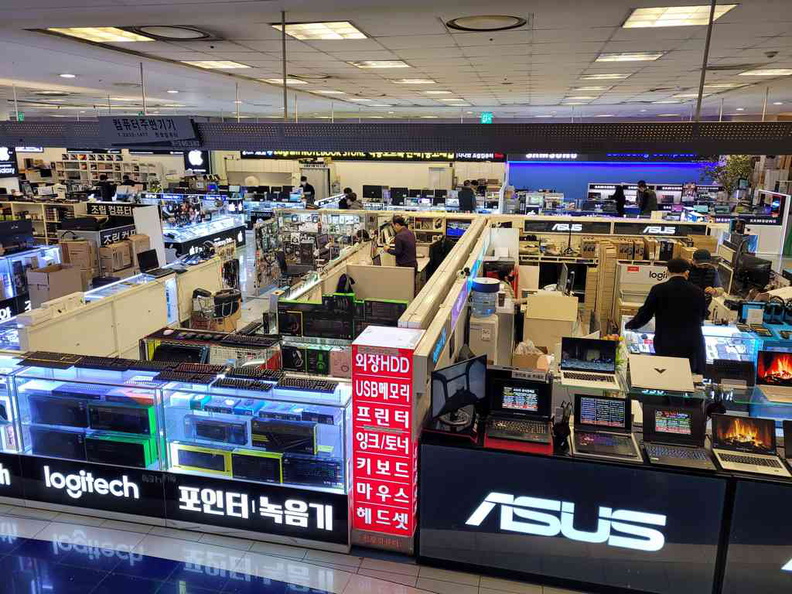 Computers booths with pre-made PC hardware on sale at iPark electronics mall