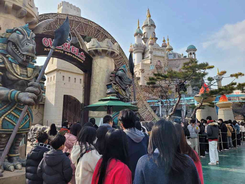 Atlantis coaster and long queues leading into the attraction at lotte world