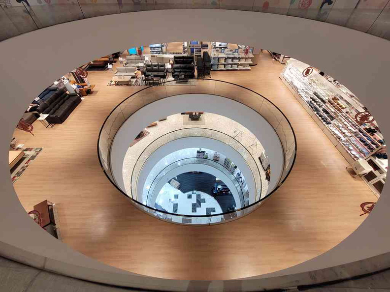 COURTS NOJIMA The Heeren flagship store through the floors. Lets take an explore.
