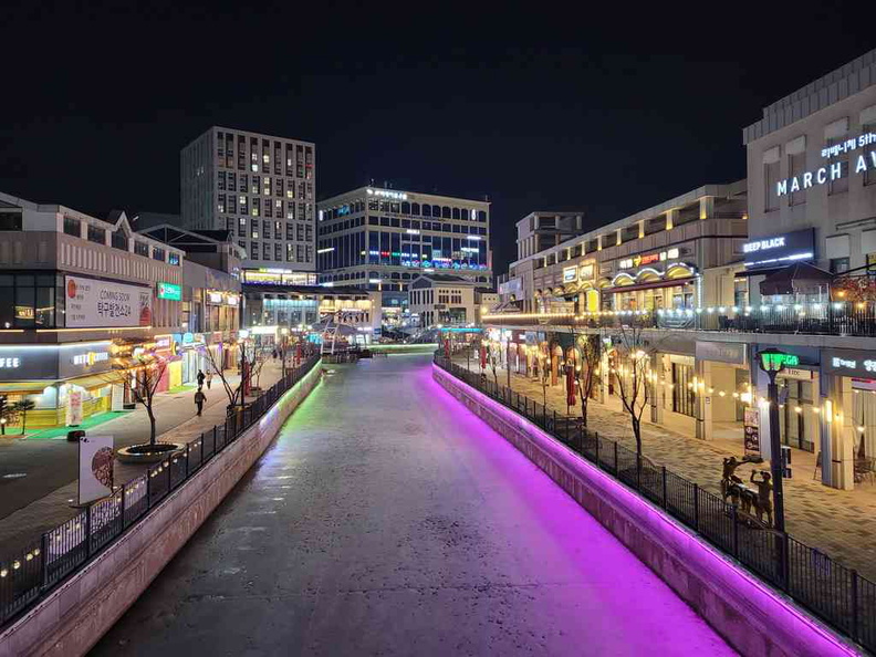 Laveniche march avenue in Gimpo