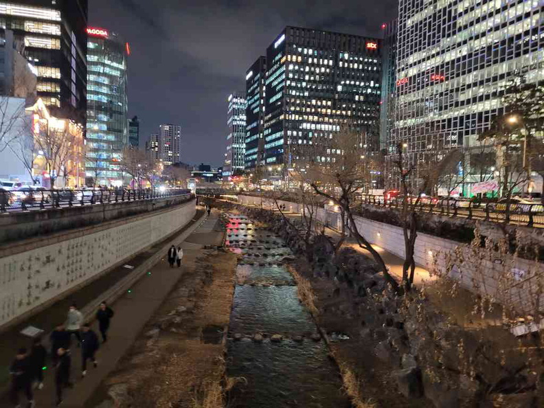 Cheonggyecheon Stream viewed from above, spotting a very nicely themed natural refuge from the city