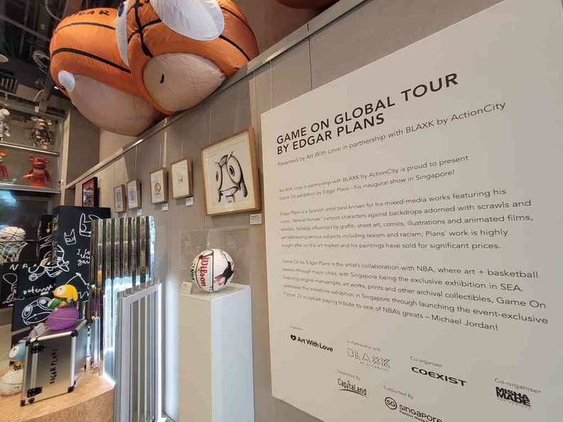 Edgar Plans World tour intro in-store, together with the display of collectable NBA-themed Toys