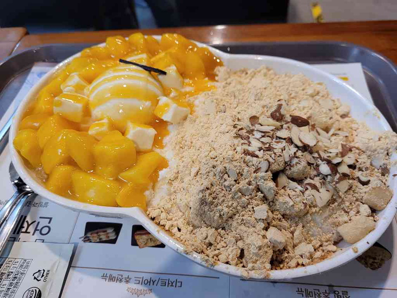 Refreshing Bingsu snow ice dessert