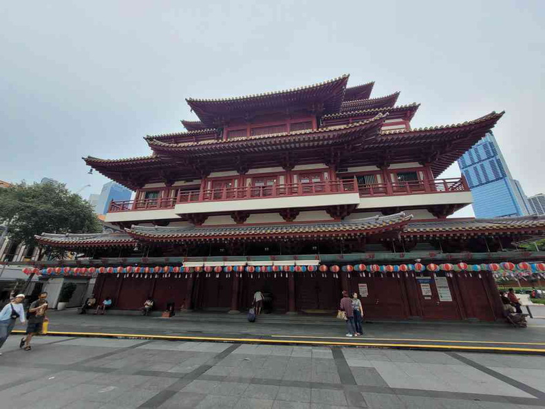 The rear entrance of the Tooth relic temple, opposite from South Bridge road