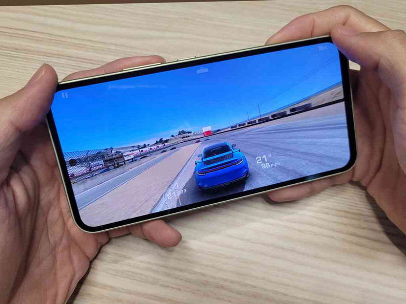 The phone does not feel slow in game even with sub-par benchmark scores.