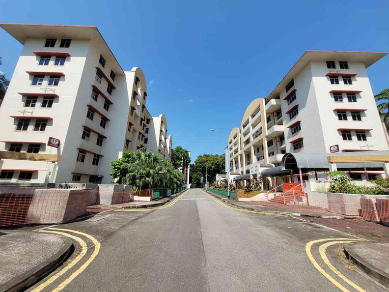 Two block parallels, a very unique sight in Singapore