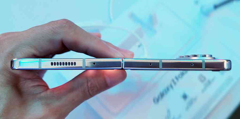 The Fold 5 is Samsung's thinnest at 6.3 mm unfolded and 15.8mm folded. 