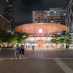 Apple Central World store Bangkok