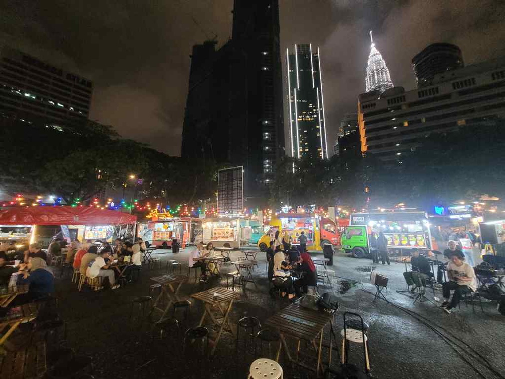 tapak-urban-street-dining-kl-07