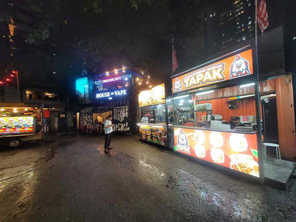 tapak-urban-street-dining-kl-09