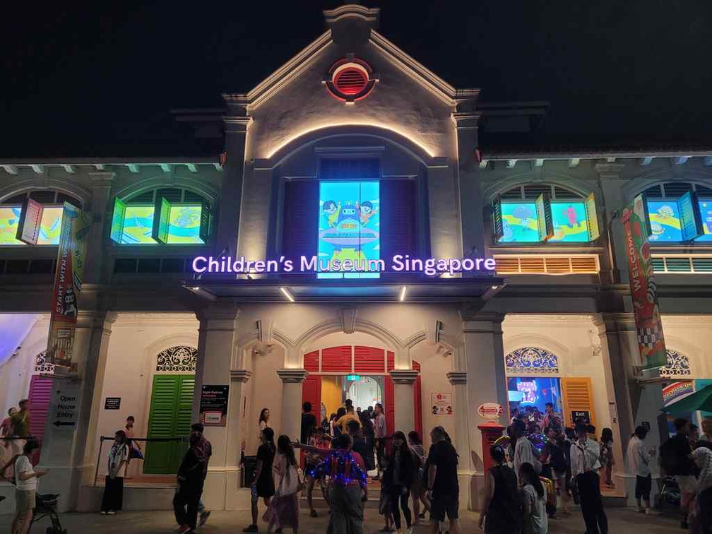 Childrens museum open till late.