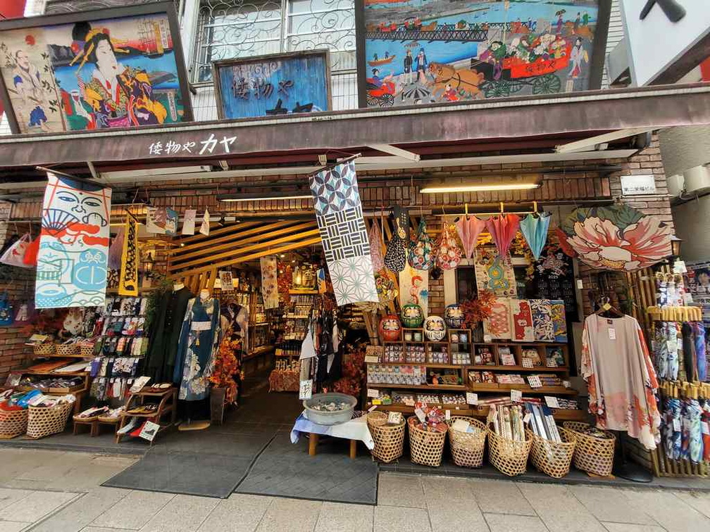 Mix of Japanese and Chinese wares.