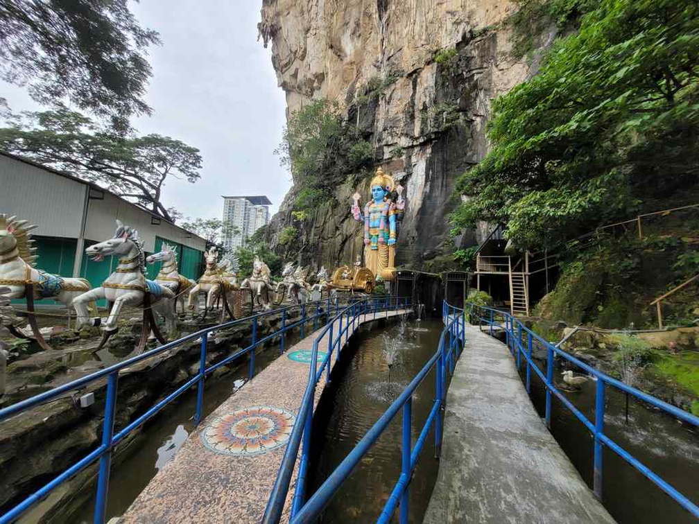 The path leading into Ramayana Cave