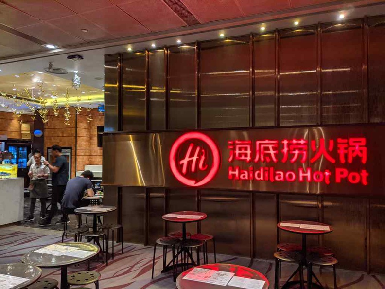 Welcome to Haililao hotpot Singapore, probably one of the most overrated establishments in Singapore.