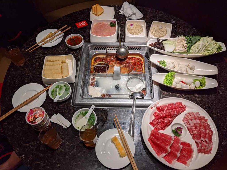 A typical hotpot setting.