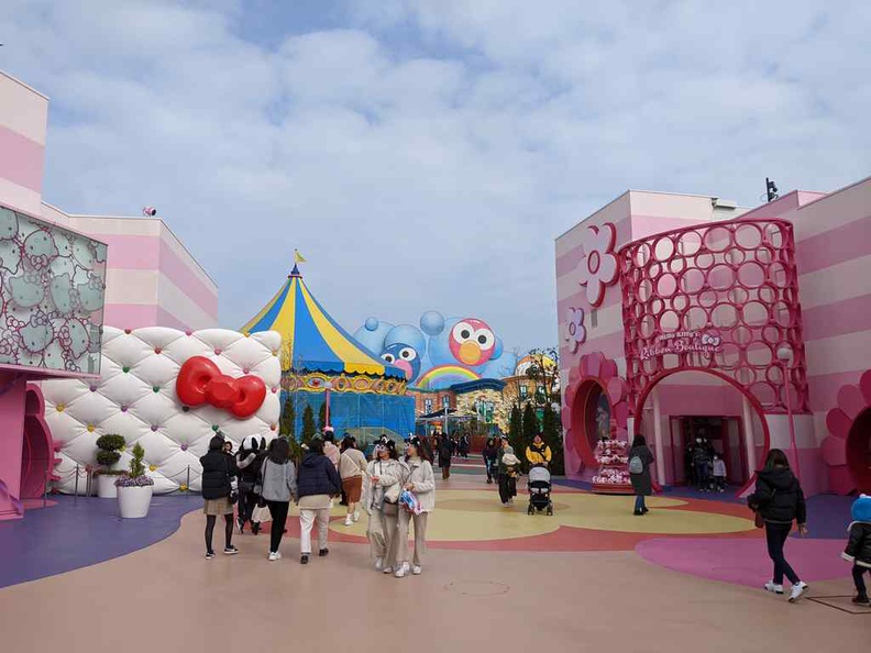 This park sector has a Sanrio Hello kitty vibe