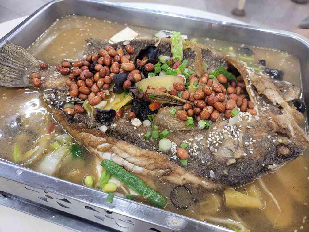 Grilled fish with preserved vegetables. 
