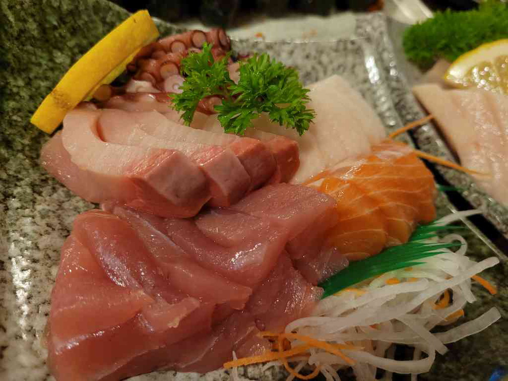 Shake Sashimi Maguro (Tuna), Hamachi (Japanese Amberjack/yellowtail).