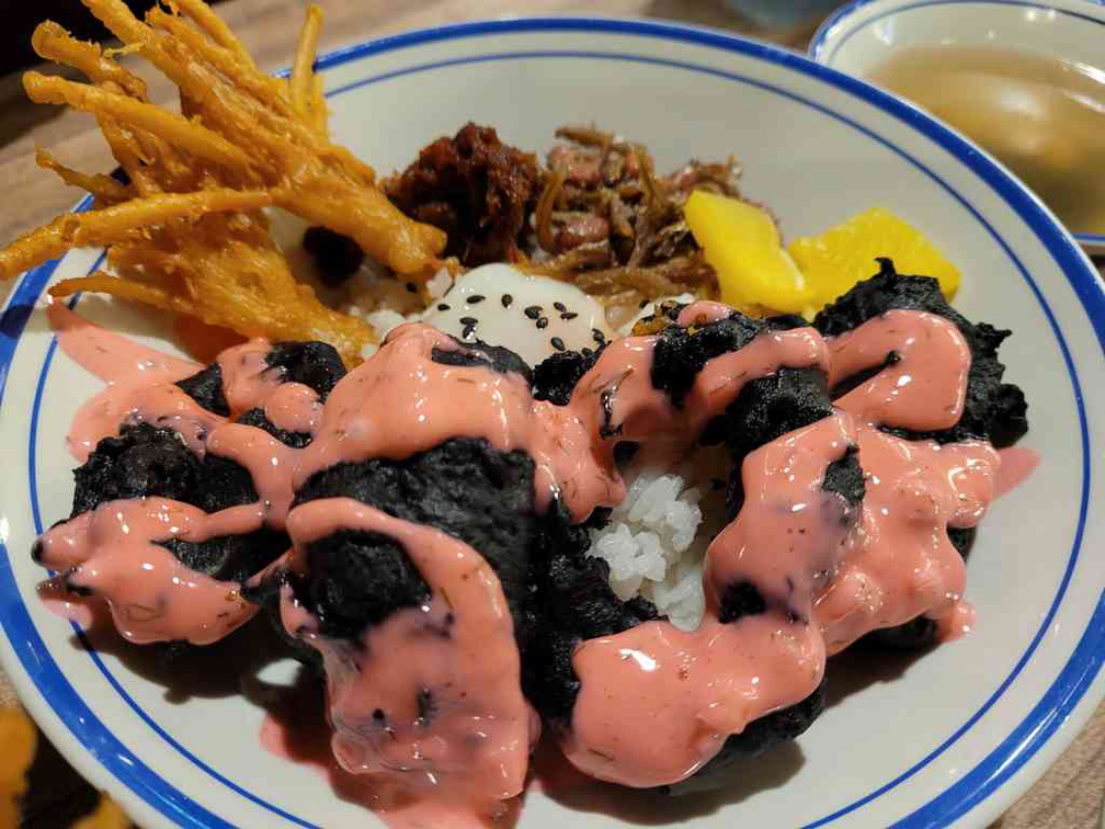 Blackpink Calamari ($7.90), an interesting take on the squid rings.