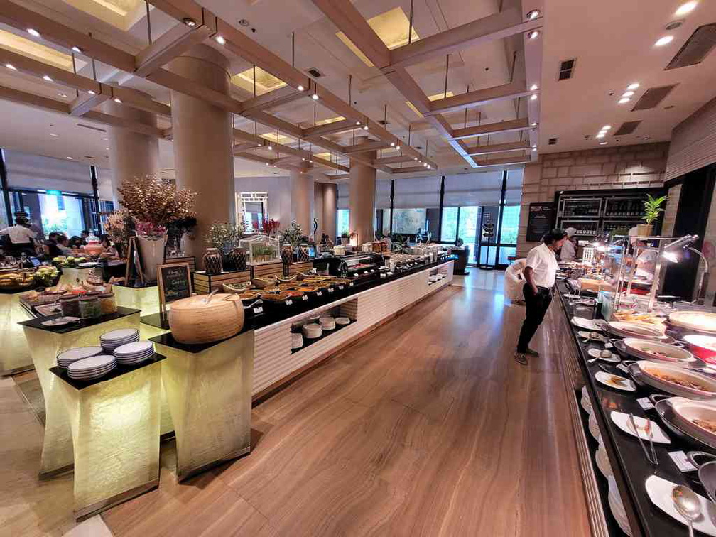 The indoor buffet counters of Oscar at Conrad.