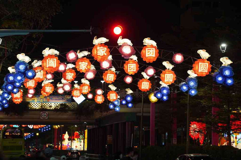 Overhead lanterns