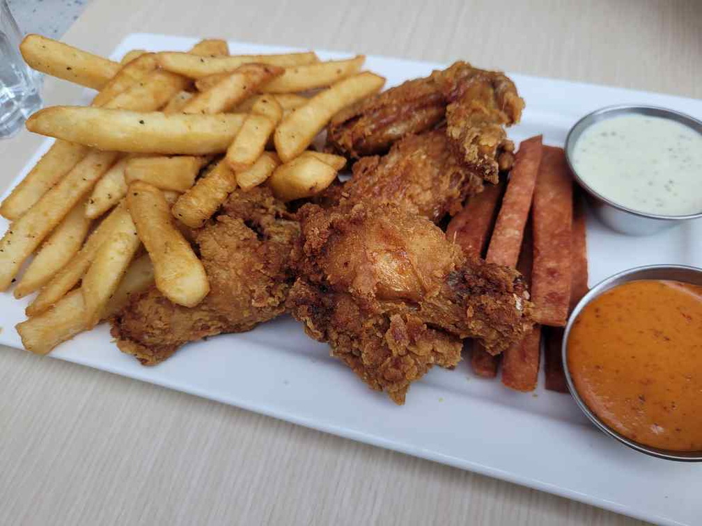 Snack platter with chicken wings