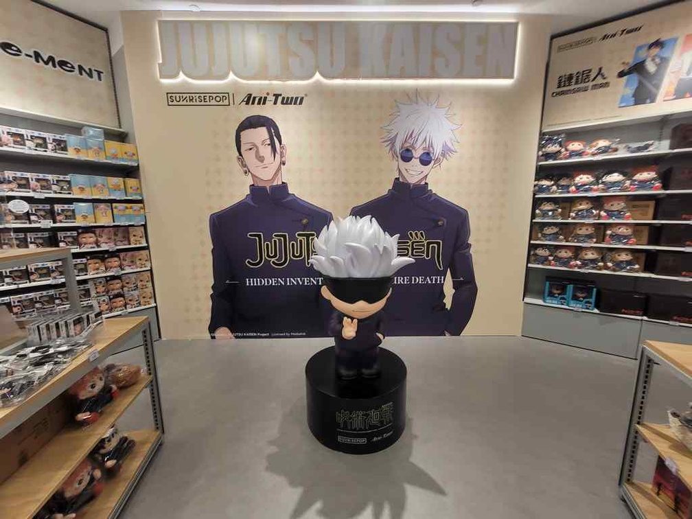 Jujutsu Kaisen curation at the store entrance at Toys R Us Vivocity flagship store