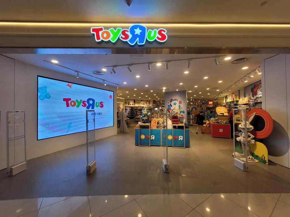 Welcome to the Toys R Us Vivocity flagship store