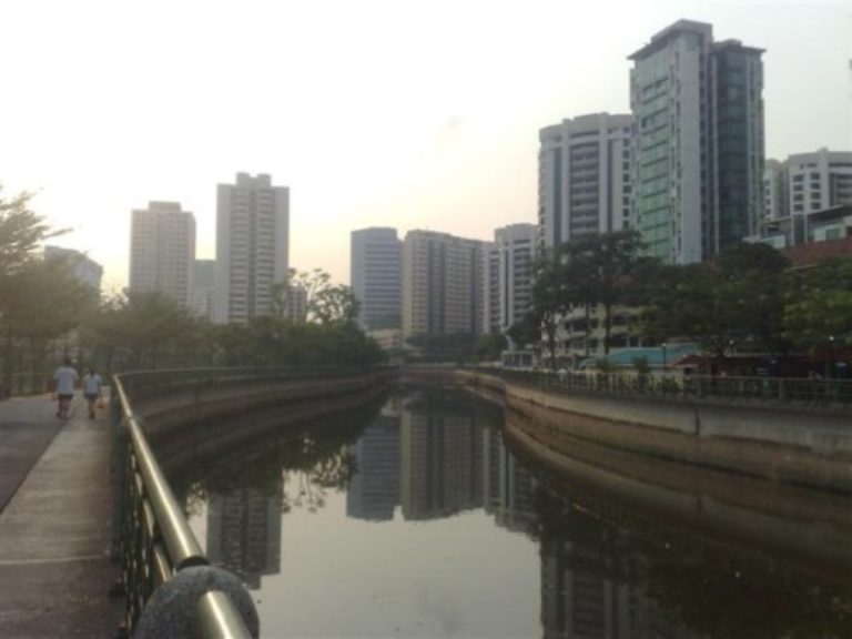 Catching up on the run, River Valley side of Alexandra park connector