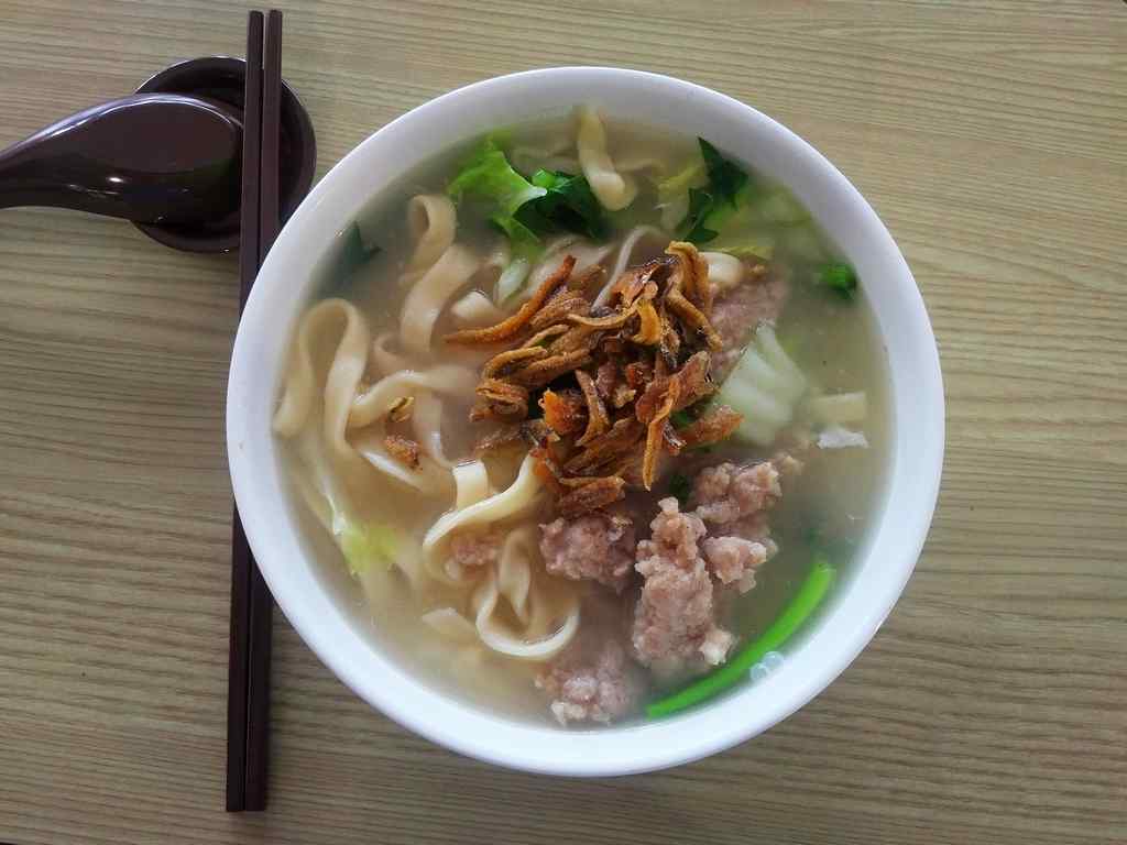 Lan Xiang Ban Mian specializes into the chinese noodle delicacy, with generous topping of fried anchovies and onion shallots